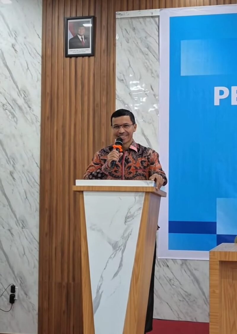 Ketua Komisi IV DPRK Banda Aceh Farid Nyak Umar resmi menutup Pelatihan Peningkatan Pola Hidup Sehat Dinkes Banda Aceh di aula Dinkes, Selasa 23/6/2026.