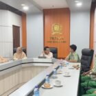 Ketua DPRK Banda Aceh Irwansyah ST terima audiensi panitia LKMM Pemerintahan Mahasiswa Univ Aceh bersama OSIS SMA Negeri 3 Banda Aceh di ruang kerja DPRK, Kamis 18/6/2026.