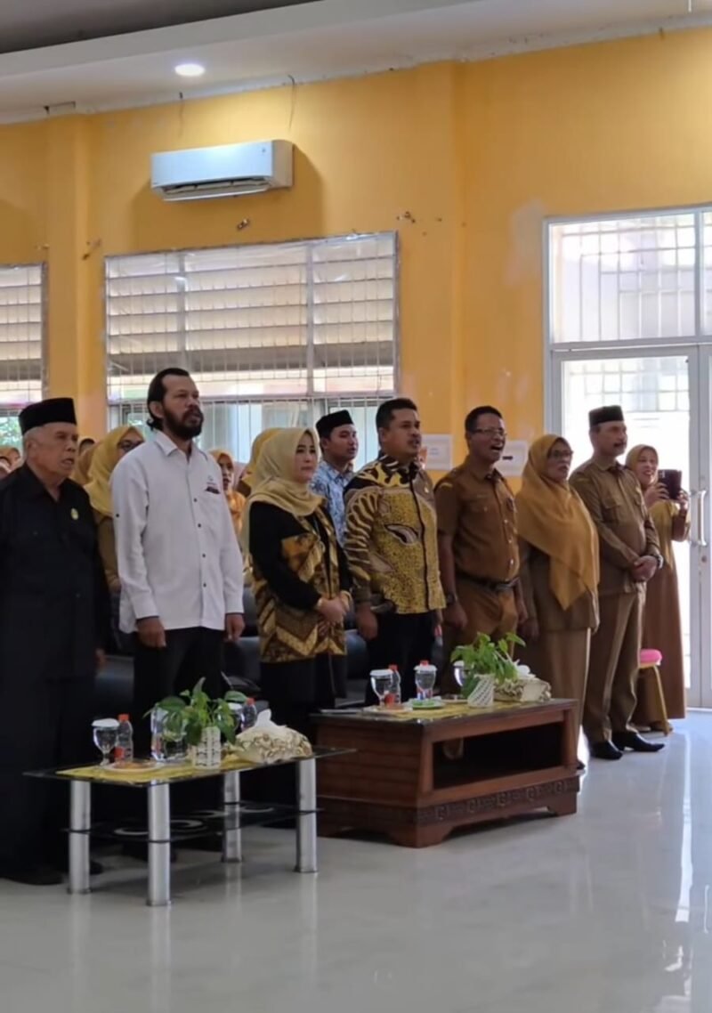 Wakil Ketua I DPRK Banda Aceh Daniel Abdul Wahab bersama Anggota Komisi IV Efiaty hadiri & tandatangani komitmen penerapan SPMB Ramah Anak di Banda Aceh, Kamis 11/6/2026.