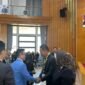 Kepala Lembaga Administrasi Negara (LAN), Dr. Muhammad Taufiq, DEA, menyematkan tanda peserta kepada Sekretaris Daerah (Sekda) Aceh, Muhammad Nasir, pada seremoni pembukaan Pelatihan Kepemimpinan Nasional (PKN) Tingkat I Angkatan LXVIII Tahun 2026 di Kota Sumedang, Jawa Barat, Senin (29/6/2026). 