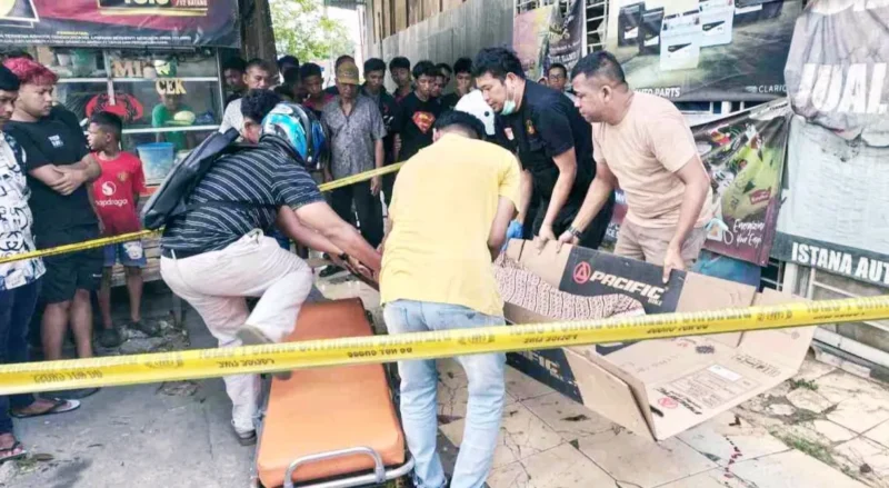 Seorang pria Aceh Besar meninggal dunia setelah tersengat arus listrik saat memasang baliho di kawasan Jalan Tgk Imum Lueng Bata, Banda Aceh, Ahad (14/6/2026). Foto: Humas Polri