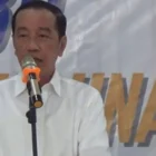 Presiden ke-7 RI, Joko Widodo (Jokowi), memberikan arahan saat menghadiri Rapat Koordinasi Daerah (Rakorda) PSI Lampung, Jumat (26/6/2026). 