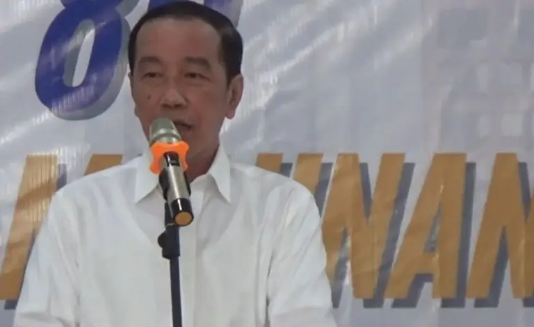 Presiden ke-7 RI, Joko Widodo (Jokowi), memberikan arahan saat menghadiri Rapat Koordinasi Daerah (Rakorda) PSI Lampung, Jumat (26/6/2026). 