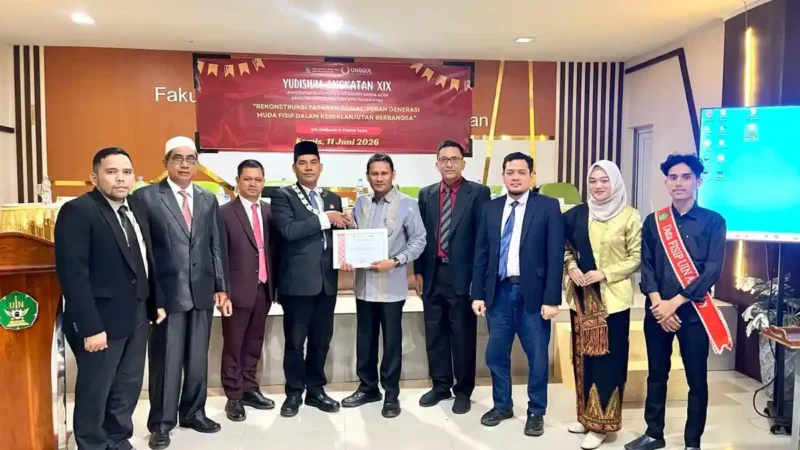FISIP UIN Ar-Raniry Banda Aceh gelar Yudisium Gelombang I & II 2026, Kamis 11/6/2026, meluluskan 61 sarjana. Kepala BAPPEDA Aceh Dr. Zulkifli dalam orasi ilmiah dorong lulusan jadi Agent of Change, Development & Modernization untuk kawal Otsus, rawat perdamaian pasca-MoU Helsinki, dan selaraskan RPJMA 2025-2029, Kamis 11/06/2026.