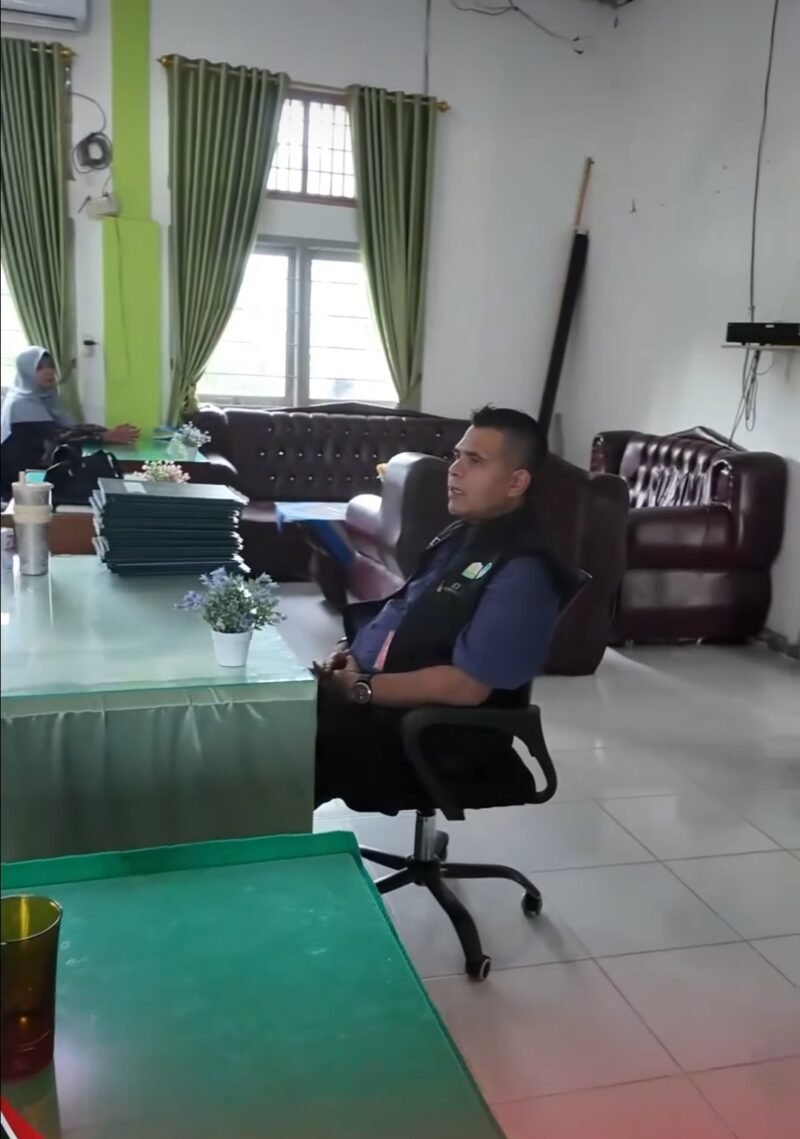 Kadisdik Aceh beri motivasi ke guru SMAN 1 Sungai Raya: guru adalah arsitek masa depan Aceh. Fokusnya: karakter, life skills, dan kreativitas siswa, bukan hanya nilai akademik, Senin 15/06/2026.