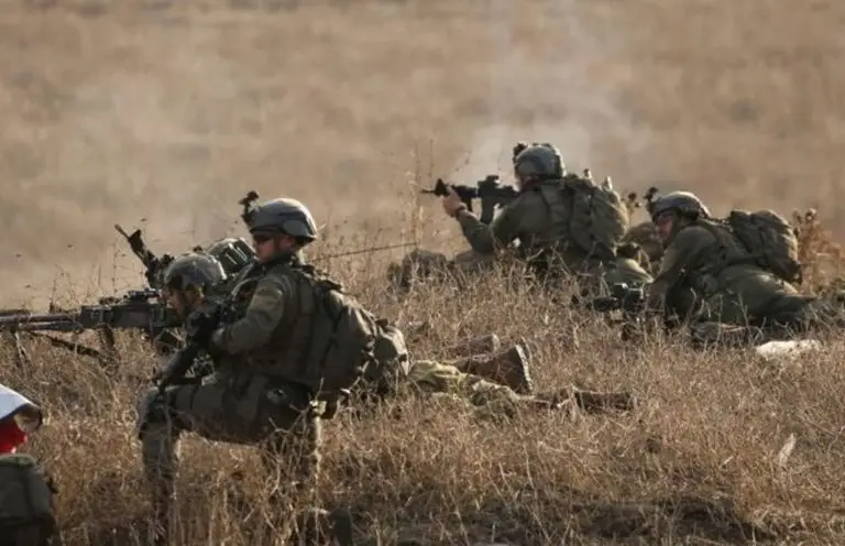 Tentara Angkatan Bersenjata Lebanon (LAF) melakukan patroli di kawasan perbatasan selor setelah kesepakatan penarikan pasukan Israel dari wilayah tersebut. Penarikan ini menjadi langkah awal bagi pemerintah Lebanon untuk menegaskan kembali kedaulatan di wilayah yang selama ini dilanda konflik, sesuai kesepakatan di Washington.
