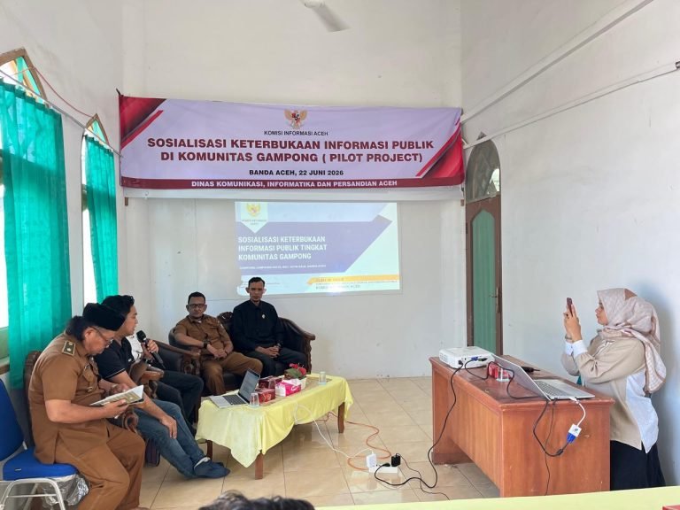 Diskominfotik Banda Aceh bersama Komisi Informasi Aceh gelar Sosialisasi Keterbukaan Informasi Publik di Gampong Lampaseh Kota, Senin, 22/06/2026.