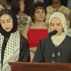 Mahasiswi Universitas Harvard, Suheila Mukhtar, saat membacakan ayat suci Al-Qur'an pada sesi lintas agama dalam acara Baccalaureate Harvard University 2026 di Massachusetts, Amerika Serikat. Suheila melantunkan Surah Al-Alaq dan Surah An-Nur di hadapan para wisudawan dan tamu undangan. 