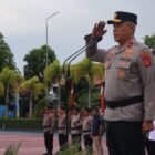 Wakapolda Aceh Brigjen Pol. Ari Wahyu Widodo, S.I.K., saat memimpin upacara kenaikan pangkat personel di Mapolda Aceh, Selasa (30/6). Dalam amanat Kapolda yang dibacakannya, personel diingatkan bahwa kenaikan pangkat membawa tanggung jawab yang lebih besar untuk menghadapi tantangan tugas Polri ke depan yang semakin kompleks.