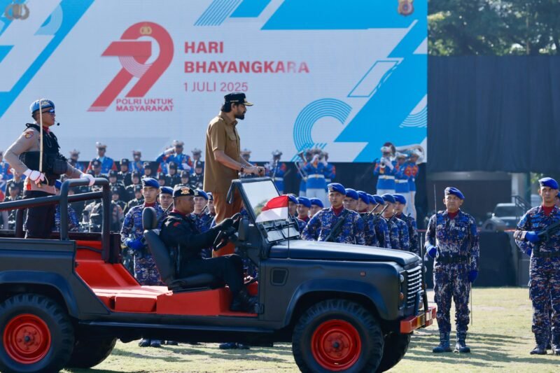 Gubernur Aceh, Muzakir Manaf (Mualem), mengapresiasi dedikasi Polri dan menegaskan pentingnya kolaborasi pentahelix bersama Polda Aceh Meutuah dalam menjaga keamanan serta menyukseskan pembangunan daerah pada momentum Hari Bhayangkara ke-80, Rabu (1/7/2026). (Foto: Dok. Humas Pemerintah Aceh)