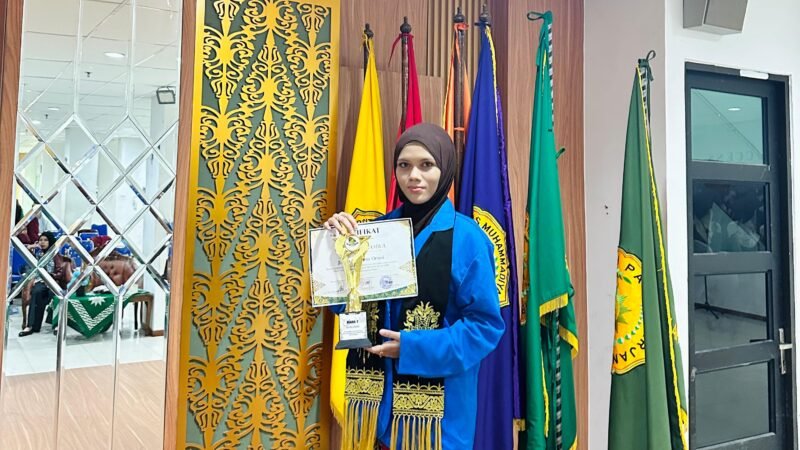 Najwa Azzahra, mahasiswi PGMI Fakultas Tarbiyah dan Keguruan UIN Ar-Raniry, berhasil meraih Juara 1 Lomba Orasi pada Musyawarah Wilayah (Muswil) X Ikatan Mahasiswa PGMI se-Indonesia (IMPI) Wilayah I Sumatera.