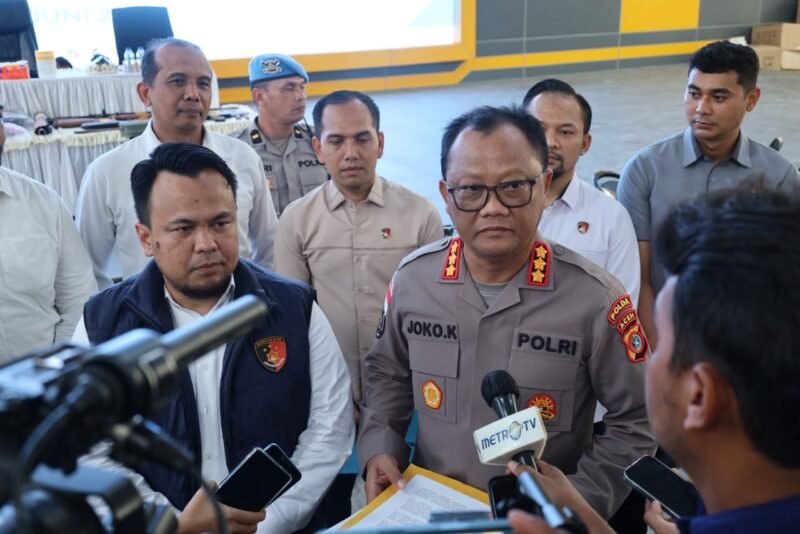 Penyidik Ditreskrimum Polda Aceh terus melakukan penyidikan menyeluruh terkait insiden ledakan di KMP Aceh Hebat 2. Hingga kini, polisi telah memeriksa 12 saksi dan masih menunggu hasil Labfor untuk menentukan penyebab pasti ledakan.