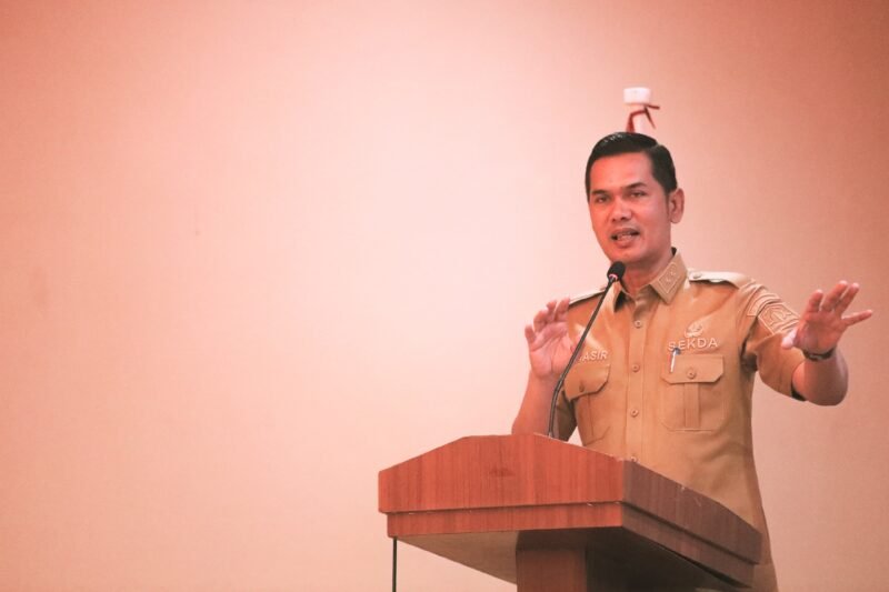 Sekretaris Daerah (Sekda) Aceh, M. Nasir, memberikan sambutan dalam pembukaan High Level Meeting (HLM) TPID dan TP2DD Aceh di Hotel Harmoni, Kota Langsa, Senin (6/7/2026).