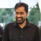 ​Kapolda Aceh yang baru, Irjen Pol Ruddi Setiawan, bersama mantan Kapolda Aceh, Marzuki Ali Basyah, saat prosesi serah terima jabatan di Lapangan Mapolda Aceh, Senin (6/7/2026). Gubernur Aceh Muzakir Manaf berharap kepemimpinan baru ini dapat terus merawat perdamaian serta memperkuat kerja sama pentahelix demi pertumbuhan ekonomi Aceh.