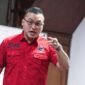 Wakil Kepala Satuan Lalu Lintas Polres Metro Jakarta Barat, AKP Muhammad Ilham, saat memberikan keterangan terkait dugaan penerobosan jalur Transjakarta oleh oknum anggota DPRD DKI Jakarta di kawasan Pesing, Senin (6/7/2026).
