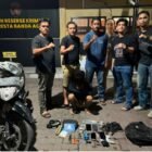 Tim Rimueng Satreskrim Polresta Banda Aceh berhasil mengamankan EY (32), seorang residivis pembongkar rumah asal Aceh Selatan, beserta sejumlah barang bukti berupa enam unit telepon seluler, dokumen penting, dan uang tunai hasil kejahatan di beberapa TKP, Kamis (9/7/2026).