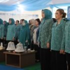 Ketua TP PKK Aceh, Ny. Marlina Muzakir (tengah), didampingi Ketua Staf Ahli TP PKK Aceh, Ny. Mukarramah Fadhlullah, saat menghadiri pembukaan HKG PKK Nasional ke-54 dan HUT Dekranas ke-46 di Hotel Claro, Makassar, Kamis (9/7/2026). 