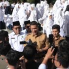 Sekretaris Daerah (Sekda) Aceh, M. Nasir, menghadiri hari pertama masuk sekolah sekaligus membuka Masa Taaruf Murid Madrasah (MATAMUDA) di MTsN 1 Banda Aceh, Senin (13/7/2026).