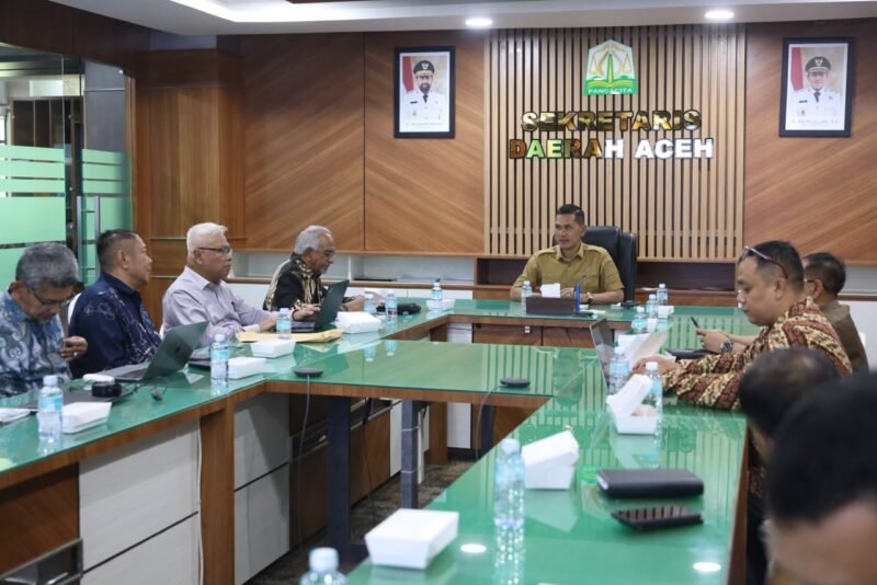 Sekretaris Daerah (Sekda) Aceh, M. Nasir, menerima kunjungan manajemen PT Indoasia Oil Tank Terminal di Ruang Rapat Sekda Aceh, Banda Aceh, Senin (13/7/2026).