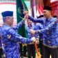 Ketua Umum Dewan Pengurus KORPRI Nasional, Prof. Zudan Arif Fakrullah (kanan), saat melantik Sekretaris Daerah (Sekda) Aceh, Muhammad Nasir (kiri), sebagai Ketua Dewan Pengurus KORPRI Aceh masa bakti 2025–2030 di Anjong Mon Mata, Kompleks Meuligoe Gubernur Aceh, Banda Aceh, Selasa (14/7/2026).