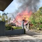 Kebakaran menghanguskan satu unit rumah panggung milik Makcek Asiah (67) di Dusun Putih Mon Batee, Desa Lampreh Lam Teungoh, Kecamatan Ingin Jaya, Aceh Besar, Jumat 17/7/2026 pukul 16.30 WIB. 