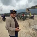 Kepala Dinas PUPR Aceh, Mawardi, saat meninjau langsung proyek pengerjaan jembatan bailey di Lokop, Serbajadi, Aceh Timur. Pemerintah Aceh terus memacu perbaikan infrastruktur jalan lintas Peureulak-Lokop hingga Gayo Lues pasca-bencana hidrometeorologi. (Foto: Dok. Pemerintah Aceh)