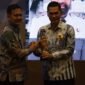 Sekretaris Daerah (Sekda) Aceh, M. Nasir (tengah), menerima tiga penghargaan sekaligus dalam ajang Forum Pemred Multimedia Award 2026 yang diserahkan langsung oleh pengurus FPRMI di Hotel Alana, Yogyakarta, Sabtu (18/7/2026) malam.