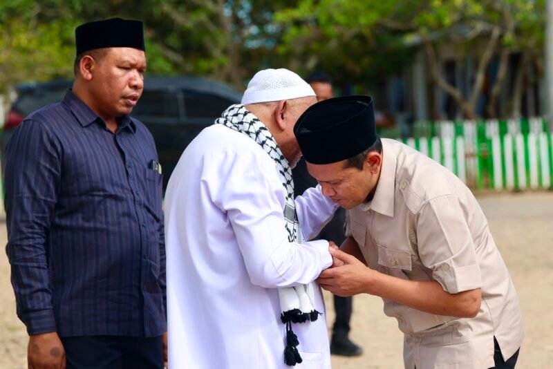 Wakil Gubernur Aceh, Fadhlullah, bersilaturahmi dengan pimpinan dan keluarga besar Dayah Abu Paya Pasi di Banda Aceh, Rabu (22/7/2026).