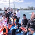 Wali Kota Banda Aceh Illiza Sa’aduddin Djamal membuka Festival Kenduri Laot dan Kenduri Anak Nelayan Aceh di Dermaga Panglima Laot Lhok Kuala Cangkoi, Ulee Lheue, Rabu 22 Juli 2026.