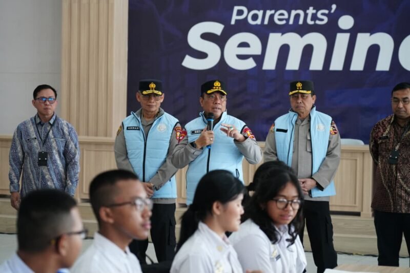 Wakapolri Komjen Pol. Prof. Dr. Dedi Prasetyo meninjau kesiapan fasilitas dan aktivitas siswa di Kampus SMA Kemala Taruna Bhayangkara (KTB), Gunung Sindur, Kabupaten Bogor, Selasa (21/7/2026).