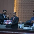Gubernur Aceh, Muzakir Manaf, menyampaikan Rancangan Qanun tentang Pertanggungjawaban Pelaksanaan APBA TA 2025 dalam Rapat Paripurna DPRA di Banda Aceh, Rabu (22/7/2026).