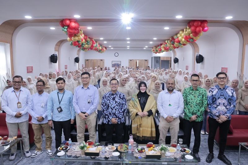 Wali Kota Banda Aceh Illiza Sa’aduddin Djamal membuka Pelatihan Frontliner Excellence for Consumer Protection 2026 di Kantor OJK Provinsi Aceh, Kamis 23 Juli 2026.