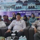 Wakapolda Aceh Brigjen Pol. Ari Wahyu Widodo bersama Kepala BNNP Aceh Brigjen Pol. Dr. Dedy Tabrani dan unsur Forkopimda saat menghadiri peringatan Hari Anti Narkotika Internasional (HANI) Tahun 2026 di Aula Kantor BNNP Aceh, Banda Aceh, Kamis (23/7/2026).