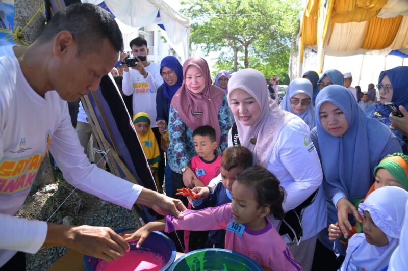 Suasana kemeriahan Peringatan Hari Anak Nasional (HAN) ke-42 dan Hari Keluarga Nasional (Harganas) ke-33 Kabupaten Aceh Besar di Kompleks Dekranasda Aceh Besar, Gampong Gani, Kecamatan Ingin Jaya, Kamis (23/7/2026).
