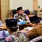 Delegasi Pemprov Aceh dan para ulama saat menggelar pertemuan dengan jajaran Badan Wakaf Indonesia (BWI) Pusat di Jakarta, Kamis (23/7/2026).