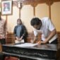 Gubernur Aceh Muzakir Manaf didampingi Sekda Aceh M Nasir Syamaun saat mendengarkan masukan dari unsur Forkopimda dalam Rapat Penanganan Karhutla di Kantor Gubernur Aceh, Banda Aceh, Kamis (23/7/2026).