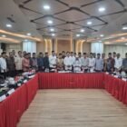 Wakil Gubernur Aceh H. Fadhlullah, SE (kiri) bersama Asisten I Setda Aceh Drs. Syakir, M.Si, dan Imam Besar Masjid Raya Baiturrahman Tgk. H. Muhammad Ali (Abu Paya Pasi) saat melakukan audiensi dengan Menko Kumham Imipas Yusril Ihza Mahendra di Jakarta, Jumat (24/7/2026). 