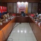 Suasana pertemuan Tim Kajian Implementasi MoU Helsinki dan UUPA Lembaga Wali Nanggroe bersama jajaran Pemerintah Kabupaten Aceh Jaya di Kantor Bupati Aceh Jaya, Calang, Selasa (28/7/2026).
