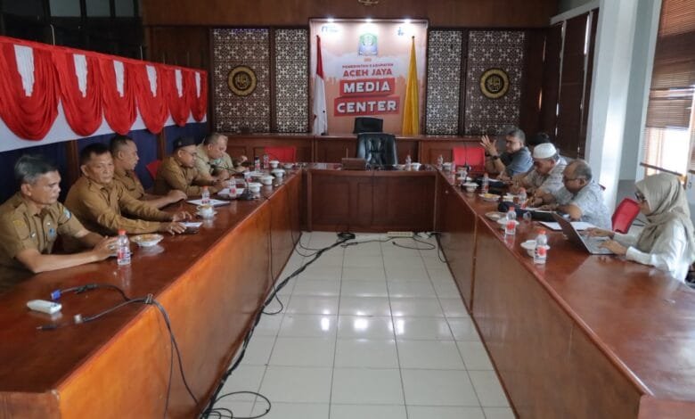 Suasana pertemuan Tim Kajian Implementasi MoU Helsinki dan UUPA Lembaga Wali Nanggroe bersama jajaran Pemerintah Kabupaten Aceh Jaya di Kantor Bupati Aceh Jaya, Calang, Selasa (28/7/2026).