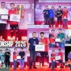Penyerahan piala dan hadiah kepada tim Loe Gaya FC yang berhasil meraih Juara I Turnamen AMM Championship 2026 di Lapangan Fourgee Mini Soccer, Lamprit, Banda Aceh, Senin (27/7/2026) malam.