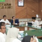 Sekretaris Daerah Aceh M. Nasir Syamaun memimpin rapat koordinasi fasilitasi peralihan kepemilikan RSUD Cut Meutia dari Pemkab Aceh Utara ke Pemkot Lhokseumawe di Ruang Rapat Sekda, Kantor Gubernur Aceh, Banda Aceh, Rabu (29/7/2026).