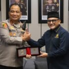 Kapolda Aceh Irjen Pol. Ruddi Setiawan, S.I.K., S.H., M.H., menerima kunjungan silaturahmi Kepala Kantor Pelayanan Pajak Pratama Banda Aceh beserta rombongan di Ruang Kerja Kapolda Aceh, Mapolda Aceh, Rabu 29 Juli 2026.