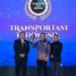 Kepala Dinas Perhubungan Aceh, Teuku Faisal, mewakili Gubernur Aceh Muzakir Manaf (Mualem), menerima penghargaan Transportasi Indonesia Award 2026 di Auditorium Binakarna, Hotel Bidakara, Jakarta, Kamis (30/7/2026). 