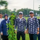 Wali Kota Banda Aceh, Illiza Sa'aduddin Djamal, menanam Pohon Kenanga bersama para kepala daerah dalam rangkaian Rakernas XVIII APEKSI 2026 di Taman Cadika, Kota Medan, Kamis (2/7/2026).