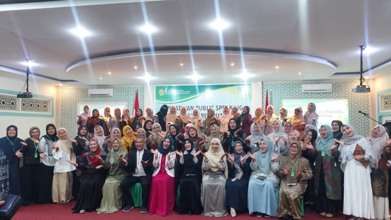 Dinas P3AP2KB Kota Banda Aceh menggelar Pelatihan Public Speaking bagi 50 kader TP PKK gampong dari Kecamatan Baiturrahman, Syiah Kuala, Banda Raya dan Jaya Baru di Hotel Alhanifi, Jumat 10/7/2026.