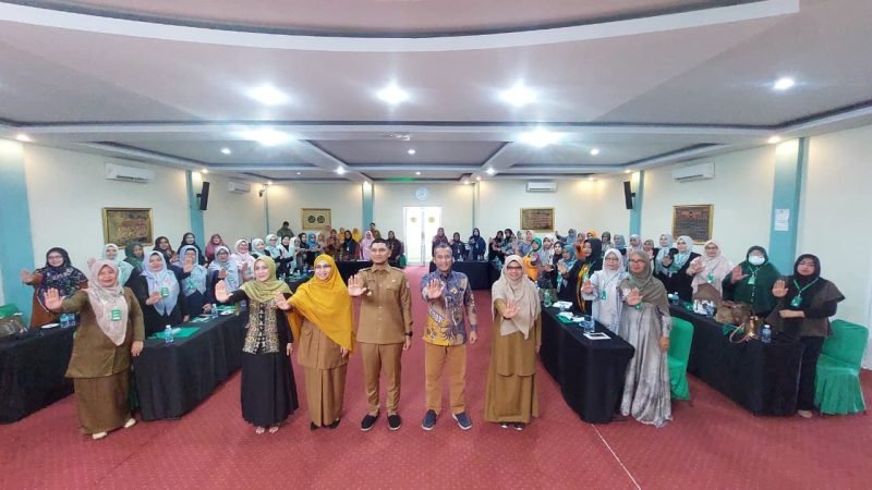 Wakil Wali Kota Banda Aceh Afdhal Khalilullah membuka secara resmi Sosialisasi Pencegahan Kekerasan dalam Rumah Tangga (KDRT) di Hotel Alhanifi, Selasa 14/7/2026. 