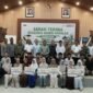 Perwakilan penerima Beasiswa Semen Andalas 2026 berfoto bersama di Andalas Hall.