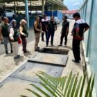 Tim Pengawas Lingkungan Hidup Aceh Besar melaksanakan inspeksi, pembinaan, dan pengawasan terhadap kepatuhan pengelolaan lingkungan di PT Armada Banda Jaya, showroom kendaraan Honda Arista, Kecamatan Darul Imarah, Kamis (30/7/2026). FOTO/MC ACEH BESAR