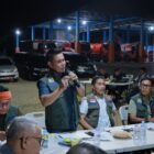 Bupati Aceh Besar, Syech Muharram memberikan arahan saat memimpin Rapat Keposkoan Siaga Darurat Bencana Kekeringan di Posko BPBD Aceh Besar, Sibreh, Minggu (2/8/2026) malam. FOTO/ MC ACEH BESAR