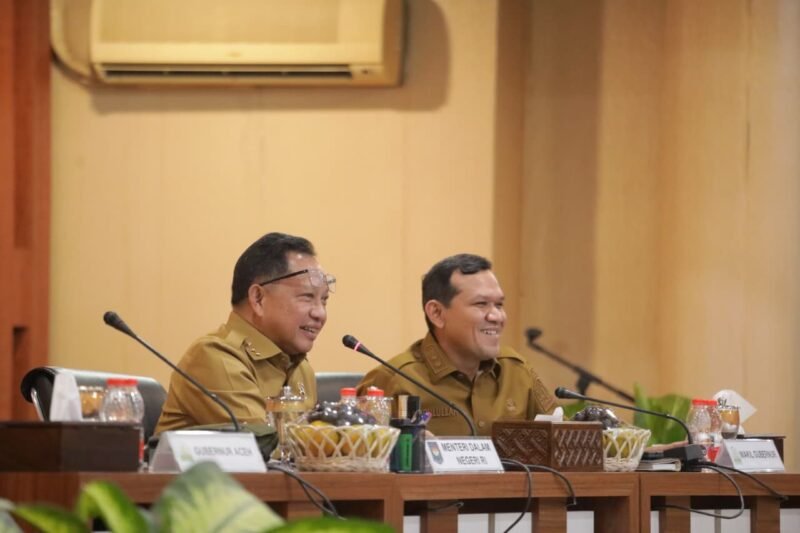 Wakil Gubernur Aceh Fadhlullah (Dek Fadh) berkoordinasi dengan Mendagri Tito Karnavian dan pihak Danantara terkait kelangkaan semen guna menjaga kelancaran rehabilitasi dan rekonstruksi pascabencana di Aceh, Banda Aceh, Selasa (4/8/2026).